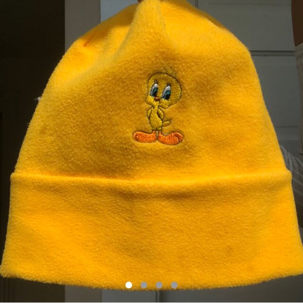 looney tunes💛 yellow beanie